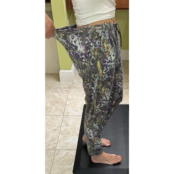 Lululemon jet crop luxtreme 6 pants joggers Floral Sport Backdrop Iris Flower - Picture 8 of 8